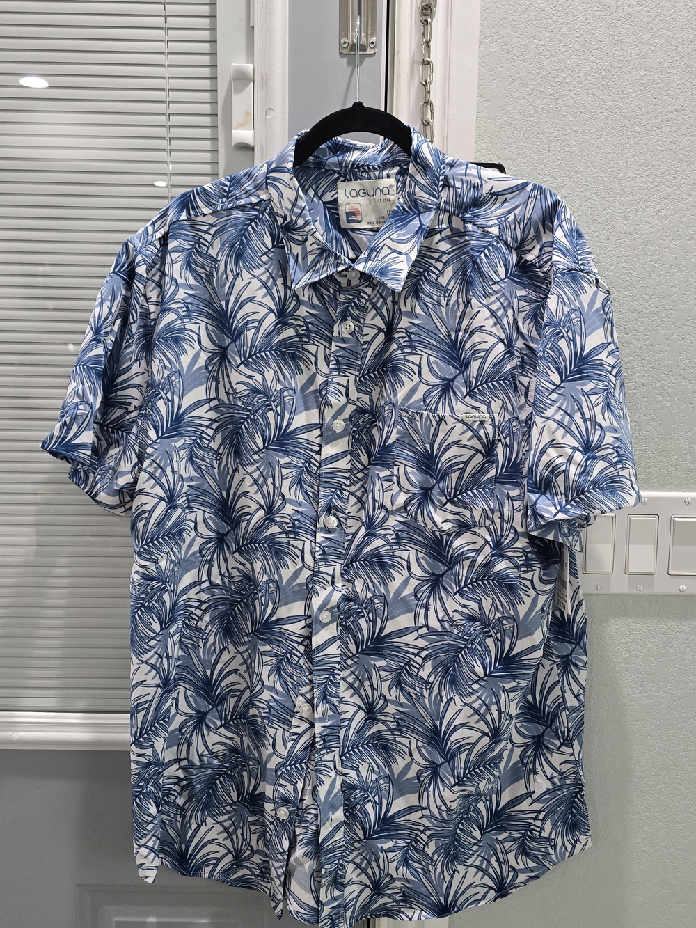 Laguna B Blue & White Palm-Print Button-Down Shirt - Picture 2 of 6